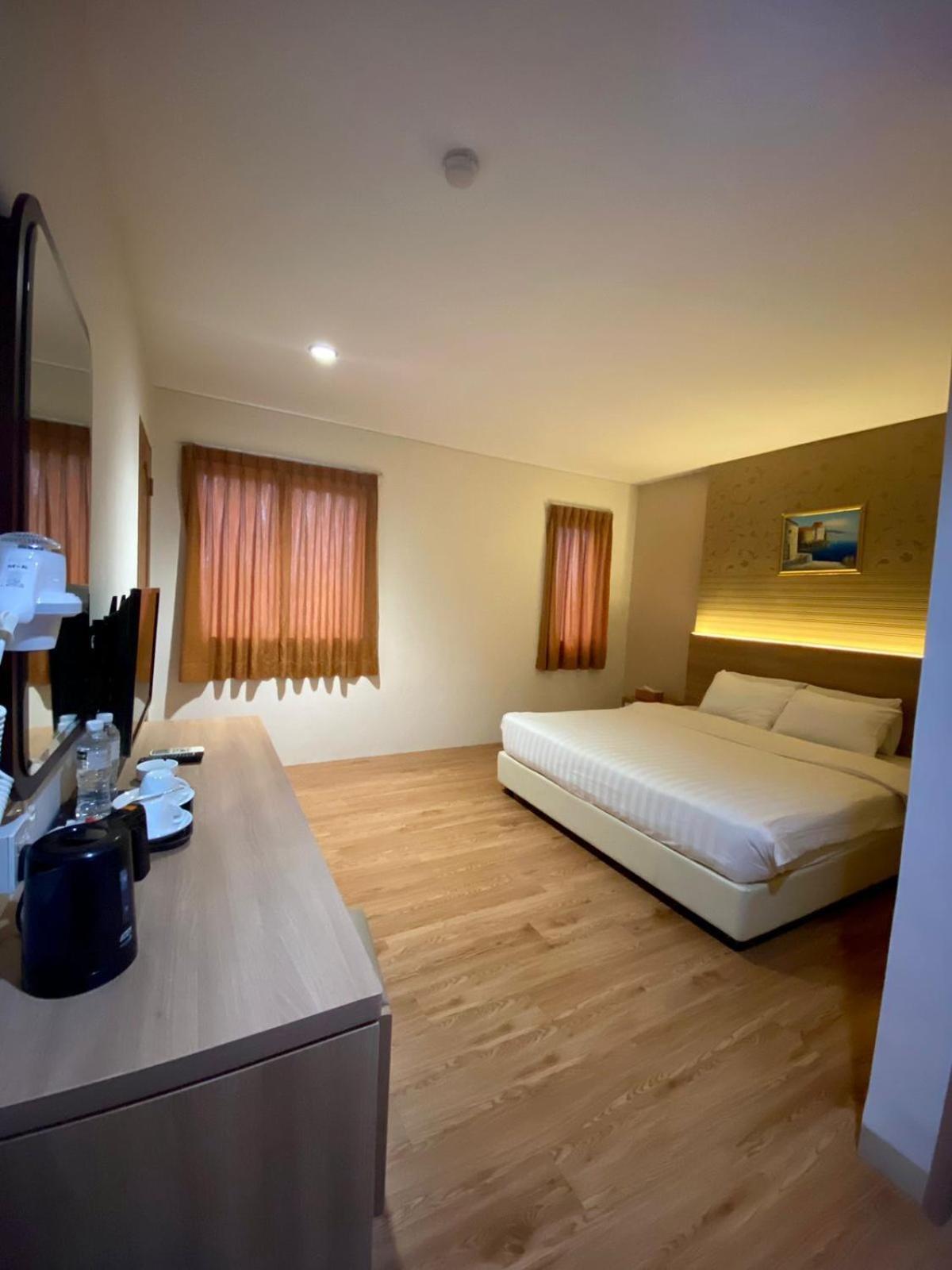 Lovina Inn - Nagoya Batam Екстериор снимка