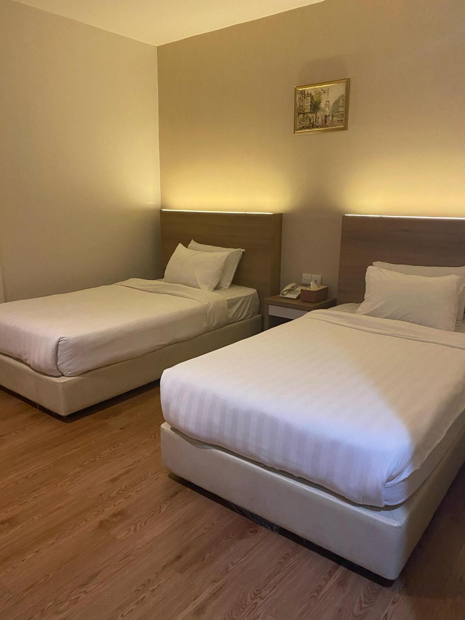 Lovina Inn - Nagoya Batam Екстериор снимка