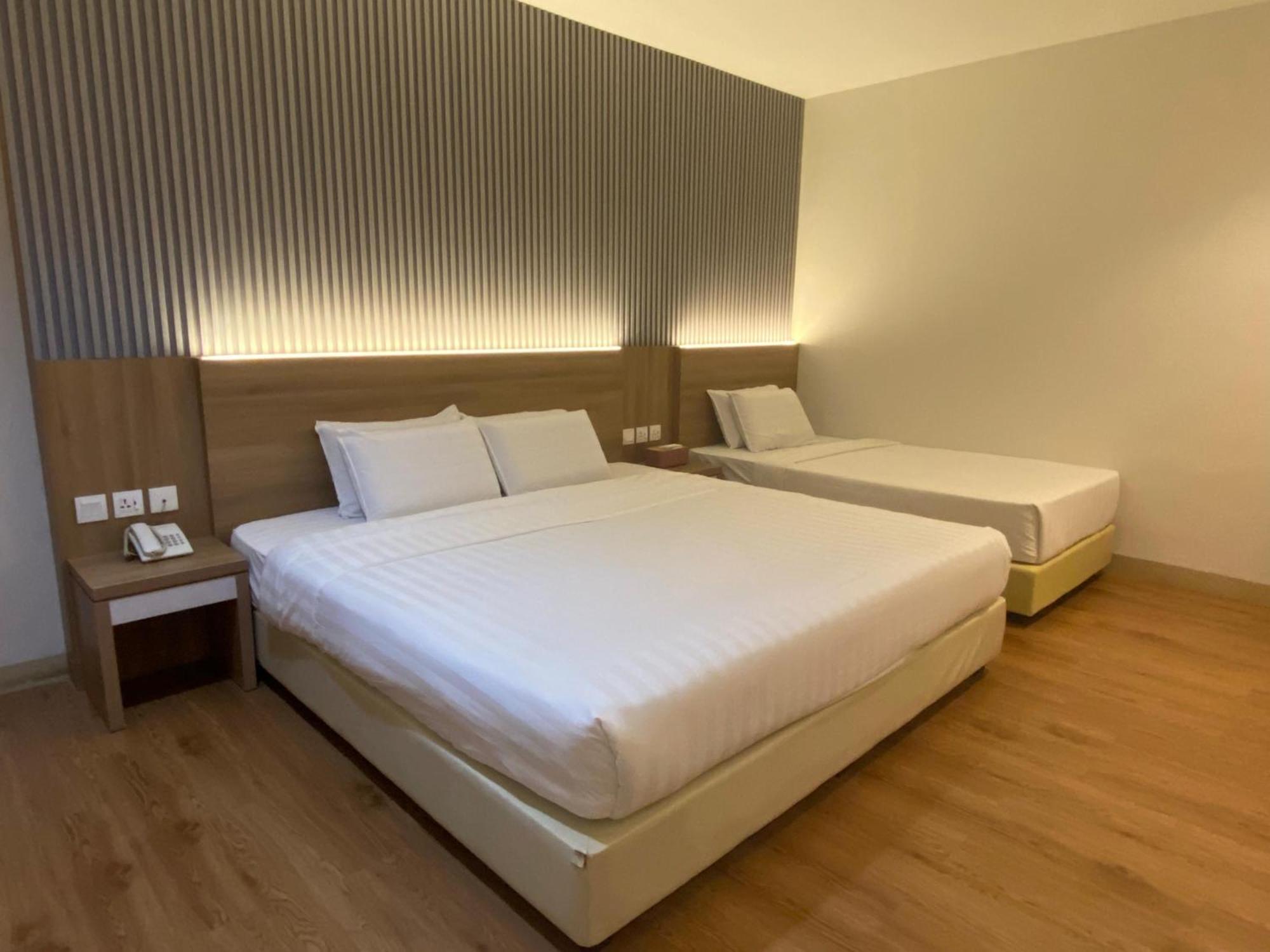 Lovina Inn - Nagoya Batam Екстериор снимка
