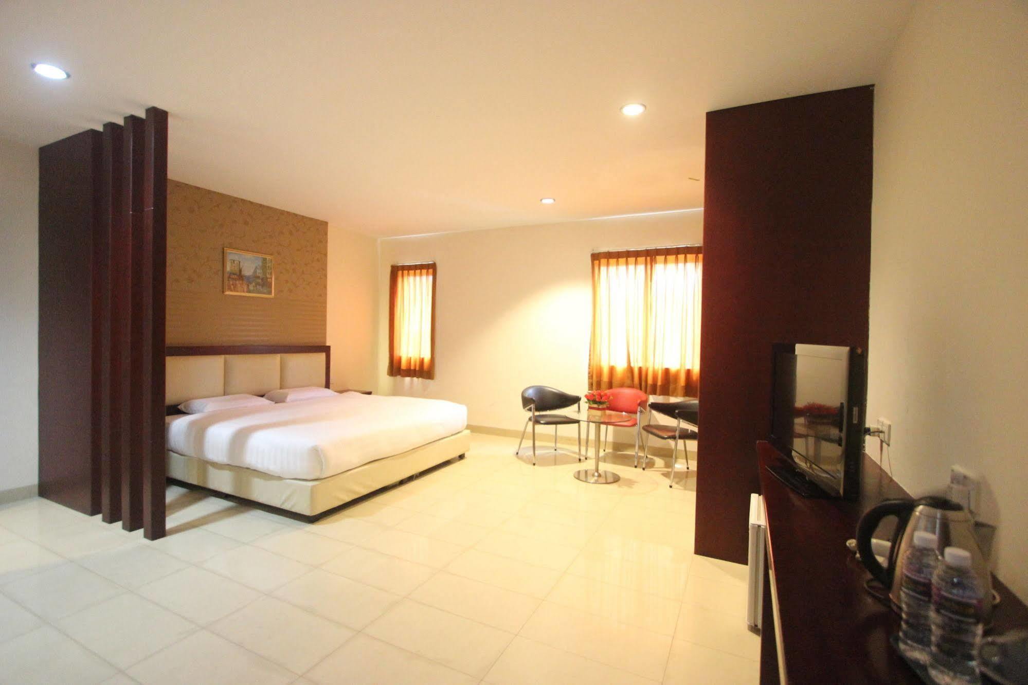 Lovina Inn - Nagoya Batam Екстериор снимка