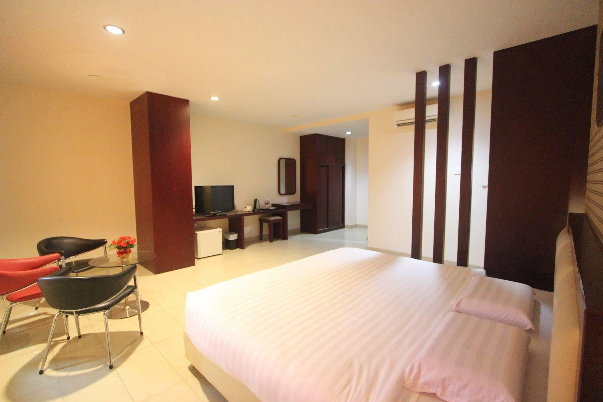 Lovina Inn - Nagoya Batam Екстериор снимка